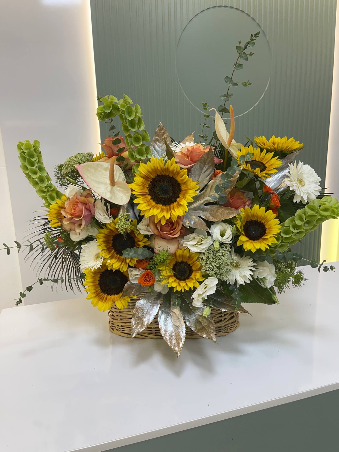 سبد گل افتاب گردون با کد 1022